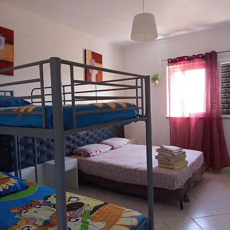 Paradis - Quartos Ferias 3*